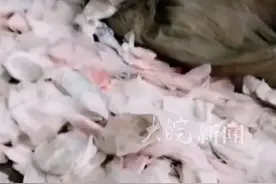 315晚会曝光翻新卫生巾  知名母婴品牌残次料竟被翻新售卖  当地市监局局长：正在赶往现场赶

大皖新闻讯 央视315晚会正在直播
位于济宁市梁山县的“梁山希希纸制品有限公司”在销售劣质卫生巾、婴儿纸尿裤，且数量巨大。
3月15日晚，大皖新闻记者联系济宁市梁山县市场监督管理局局长李志刚，他告诉记者，已经知道该事件，“我们正在往现场赶，马上就到现场了。”

大皖新闻记者 余康生 见习记者 魏顺顺视频封面