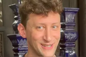 凉茶是广州的冰美式？埃文·凯尔点赞凉茶连喝两杯，称确实能降火！#埃文凯尔 #广州 #广东dou知道 #埃文·凯尔广州行视频封面