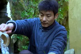 #真材实料才能做出好味道 五花肉炒豆皮，农家老豆皮无油无盐非油炸、且含丰富的植物蛋白，老少皆宜，最主要吃了还不长肉！#农村美食 #豆皮 #新农人计划2024视频封面
