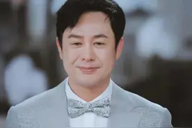 2025年星光大赏这一夜，看到主动与张颂文搭话的4位演员，才知为何无人相信他的“黑料”#张颂文 #赵丽颖 #王宝强 #林更新 #2024影娱年终大赏视频封面