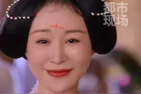 演员杨雨婷与房子斌领证22年已达“青铜婚”，发文表示“有一个人会陪你从校服到婚纱，从舞台灯光走向人间烟火”#杨雨婷  #杨雨婷房子斌  #青铜婚视频封面