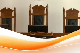 江西省横峰县人民法院昨天一审公开宣判万年县上坊乡原党委书记李佩霞受贿案，对被告人李佩霞以受贿罪判处有期徒刑三年，并处罚金人民币20万元，对其受贿所得财物予以追缴，上缴国库。【《反腐警示录》李佩霞受贿案一审获刑3年】#李佩霞受贿案一审获刑3年视频封面