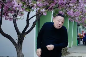 于东来是个街溜子
开个超市不务正业整天到处溜达
掰甘蔗、薅花生、溜红薯
是他的最爱#胖东来 #胖东来研学 #胖东来游学 #于东来 #许昌街溜子视频封面