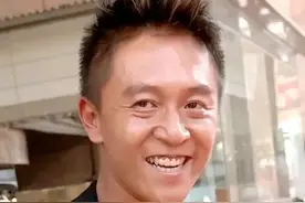 55岁台湾资深男配角#陈光前 家中去世数日无人察觉！警方破门发现 其遗体已腐烂 只有宠物狗在旁守护不愿离去！王菲前经纪人邱黎宽悼念