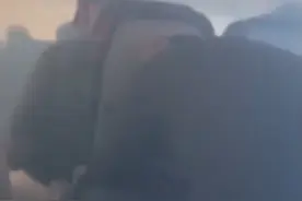 美国达美航空一客机机舱内冒烟被迫返航 视频封面