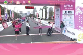 奔跑贵阳·2025贵阳贵安樱花半程马拉松赛，用时1小时18分25秒，半马女子组第一名丁常琴冲线 #2025贵阳贵安樱花半程马拉松赛开跑  #奔跑贵阳春驰花海  #爽爽贵阳数谷贵安 
编辑：王若宇
审核：邝亚航视频封面