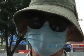 男子在洗浴中心被同性骚扰，报警赔偿后达成和解。当事人认为洗浴中心未及时帮忙，不应收取128元的费用，顾客与商家说法不一，产生分歧。#抖音精选计划 #男子洗浴中心被同性骚扰与商家产生分歧视频封面