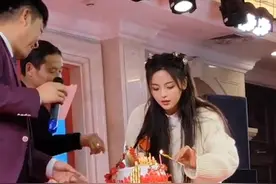 #杨超越给爸爸过60岁生日 我们超越真是贴心的小棉袄啊#杨超越回老家吃席后续 视频封面