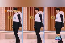 #谁教张云龙这样wave的 @张云龙mmc 好像在跳一种很新的舞蹈！游戏规则要求边做舞蹈动作边走路，结果龙哥做出来的wave有种四肢都不太听话的感觉视频封面