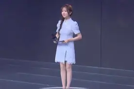 LPL第一赛段登场主持人，你更喜欢哪个风格呢#LPL #lol #比赛现场视频封面
