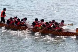 【2025天津海河龙舟赛（津南站）·津南融媒现场直击】速度、力量、团结……8所院校“龙聚天开”#你好天津 #津彩南望 #津南好视频封面