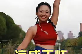 她是《六姊妹》为省经费拉来的演员，导演本以为只是个菜鸟，谁料一出手演成王炸#何家喜 #辣目洋子 #六姊妹 #梅婷 #邬君梅视频封面