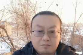 从始至终UYK都没搞明白谁是金主 #听说发第二遍会火 #热点新闻事件 #优衣库 #虚构演绎仅供娱乐 #纯属娱乐无不良导向视频封面