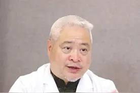 孩子唇周一圈黑黑的，检查一下他有没有这个动作 #科普 #口周皮炎 #三草油唇膏 #硬核健康科普行动视频封面