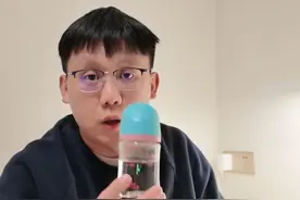 1分钟搞懂宝宝真实奶量！奶量=水+奶粉量 泡奶粉到底该算水量还是溶解后总量？新手妈妈必看！正确计算避免过度喂养伤害宝宝肠胃，教你科学掌握宝宝每一口摄入量💡#科学育儿 #奶量 #奶粉喂养 #宝爸带娃 #新生儿护理视频封面