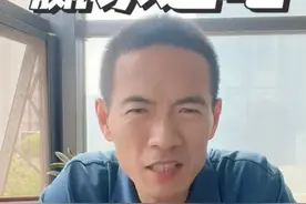 瑞幸咖啡VS霸王茶姬打起来啦！谁会是最后的赢家？#轻轻茉莉 #瑞幸咖啡 #霸王茶姬 #海亮品牌说