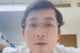 ”蛋蛋”一大一小，一高一低，正常吗?视频封面