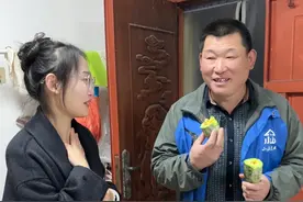 公公每天晚上吃完饭都要抱着念念出门，今天就带大家来揭秘一下他到底去哪啦，总是沉默寡言的公公，实际上对家人的爱都表现在了行动里#公婆 #亲情 #记录真实生活视频封面