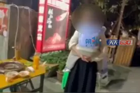 11月14日，重庆。女子带娃吃“霸王餐”，自称以这种方式已经吃了一周。老板表示女子若有什么困难可以给他们讲，女子却不愿多说让老板报警。#重庆dou知道视频封面