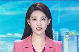 “为什么别人是撞衫，我是抄袭。”“票价再高，我也拿不了很多钱。”“票价不是我定的，我真的不知道”！近日，千万粉丝网红何秋亊因演唱会造型引发抄袭争议。面对质疑，6月3日，何秋亊直播回应被批“不真诚”，随后单平台账号掉粉超54万。事实上，此次抄袭争议绝非简单的“撞衫”可比。将演唱会核心创意抄袭等同于日常服饰撞衫，显然是对原创知识产权的严重曲解。#何秋亊 #何秋亊直播 #抄袭视频封面