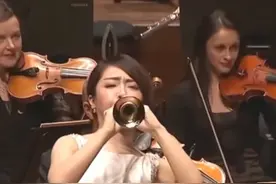 一曲#唢呐让老外傻眼，震撼#墨尔本艺术中心 #百鸟朝凤 #唢呐经典曲子 视频封面