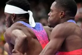 莱尔斯退赛对美国接力队影响多大？男子4X100米决赛，接棒致命失误，最终成绩被取消！巴黎雨夜，美国人又一次无缘接力金牌！#咪咕直播奥运每一刻 #美国接力失误 #4x100米接力决赛 #巴黎奥运会视频封面