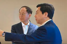 我与开复兄再次相会@李开复 讨论了未来零售与AI的无限可能，期待与开复兄的下次相见。 #2025AI应用潜力赛道有哪些  #大有学问 #超硬核玩家视频封面