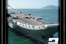 英国航母就抵新加坡，山东舰就宣布在香港开放，这回碰上硬茬了 #大国 #大国重器 #军事