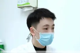 辅食一定要六个月才能添加吗？ #儿保科梁德懿 #父母必看系列 #育儿经验分享视频封面