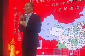 24年寻子路上有温暖 福建保安送了一床棉被 24年的寻子路上，谢岳不仅带着希望，还带着无数陌生人的温暖。一床被子为他御寒，一瓶水为他解渴，这些微小的善意汇聚成力量，支撑他走到团圆时刻。#谢岳二十四载寻亲路  #谢岳跨越27个省区122个城市寻子 #谢浩男找到了视频封面
