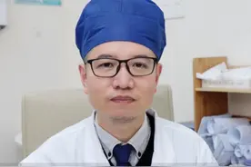 身上反复起风团，痒的睡不着觉，是荨麻疹，医生教你处理 #荨麻疹 #风团 #急性荨麻疹 #痒 #医学科普视频封面