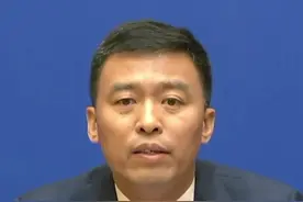 17个省份实施货车司机职工互助保险，每名参保的货车司机最高可领4万元用于大病医疗。（张锦涛  王家齐）#货车 #货车司机护航 #职工互助保险视频封面