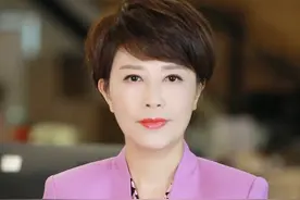 #官方通报女司机亮证逼迫让路事件： 亮证女司机非公职人员，证件是其丈夫的。女子的行为在网上曝光后，产生不良社会影响，公安机关正依法调查处理。#媒体精选计划