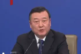 住建部部长：2000年前建成的老旧小区全部纳入城市更新改造范围 #全国两会视频封面
