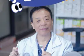 小时候有没有被这样喂过？医生：不可取，会细菌传染#婆婆带娃 #嘴对嘴喂饭 #宝宝巴士 #抖出健康知识宝藏视频封面