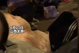 汪苏泷演唱会太原站周边发售，“小泷包”们通宵排队 热情高涨！ #汪苏泷 #山西太原 #演唱会 素材来源：@Eliza