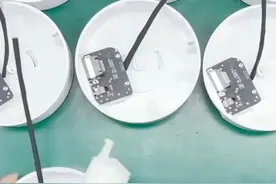 偷窥他人隐私 应当如何定罪？摄像头隐私泄露调查 诚信北京3·15重磅调查#天天dou是315 #北京Dou知道 #诚信北京315视频封面