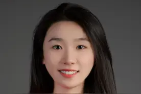 秋波的抖音一岁了！你们以为是365天？可我只记得是8760个小时，525600分钟，31536000秒，姐妹们每分每秒的陪伴都是对秋波最大的期待和信赖，接下来的每个365天，都希望我们一直在彼此身边，热烈和奔跑继续美好着我们的明天。#李秋波眼部瑜伽