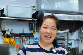 出门在外也能做的小蒜大肉包子，二叔和皮夹克一次能吃八个包子 #包子 #记录真实生活 #小蒜 #春天的味道