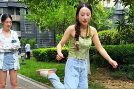 #跳皮筋  锻炼孩子身体协调性，让孩子感受童年的乐趣#跳皮筋回忆童年  #感统训练  #亲子互动  #感统游戏视频封面