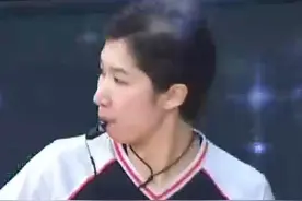 CBA女裁判亮相！杜锋温柔对话+遇冲突当机立断#CBA女裁判 #CBA女裁判凶杜锋周琦视频封面