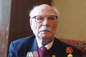 俄罗斯二战老兵：“我为中国感到骄傲” 在莫斯科，岛叔拜访了一位百岁二战老兵，听他讲当年的故事。视频封面