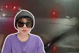 河南下暴雨了！为什么这么厉害？ 9月的特大暴雨啊！9月11日河南出现大范围的暴雨到大暴雨，其中许昌周口两市局部达到12小时特大暴雨标准。这场雨和720特大暴雨相比哪个更大，9月河南下这么大的雨正常吗，河南的气候要向广东看齐了吗？#河南暴雨 #强对流 #暴雨 #知识前沿派对 #青年创作者成长计划