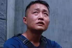 心疼！40度高温下完成灭火作业，消防员脱下战斗服，全身被汗水浸透#你可以永远相信中国消防 #高温 #消防员 @遂宁消防视频封面