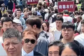 “五一”期间各大景区爆满，网友：中国真的只有14亿人吗？#来景区看人了 #秀我中国