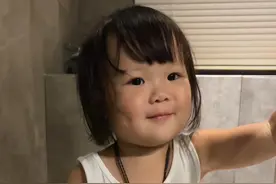 揭秘2岁宝宝独自洗澡全过程... #人类幼崽 #萌娃 #看一遍笑一遍 #神兽日常 #露兮粑粑