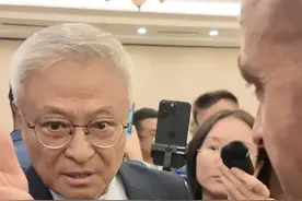 【望海观潮｜海外网友热议中国学者激辩以色列军官：真男人！】北京香山论坛期间，中国学者与以色列军官展开激烈辩论。视频刷爆外网，海外网友网友纷纷点赞中国学者的“仗义执言”。