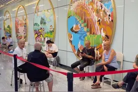 被央视#白岩松  点赞！#成都地铁  全线423个车站可#纳凉 成都明日又开启“烧烤模式”#夏季高温视频封面