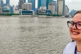 英国旅行夫妇，手把手教你如何在中国使用支付宝吃喝玩乐（二）视频封面