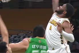 奥利弗补篮暴力劈扣！#以城之名视频封面